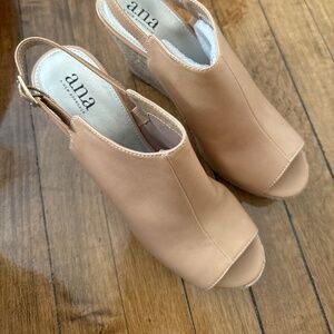 Nude wedges
